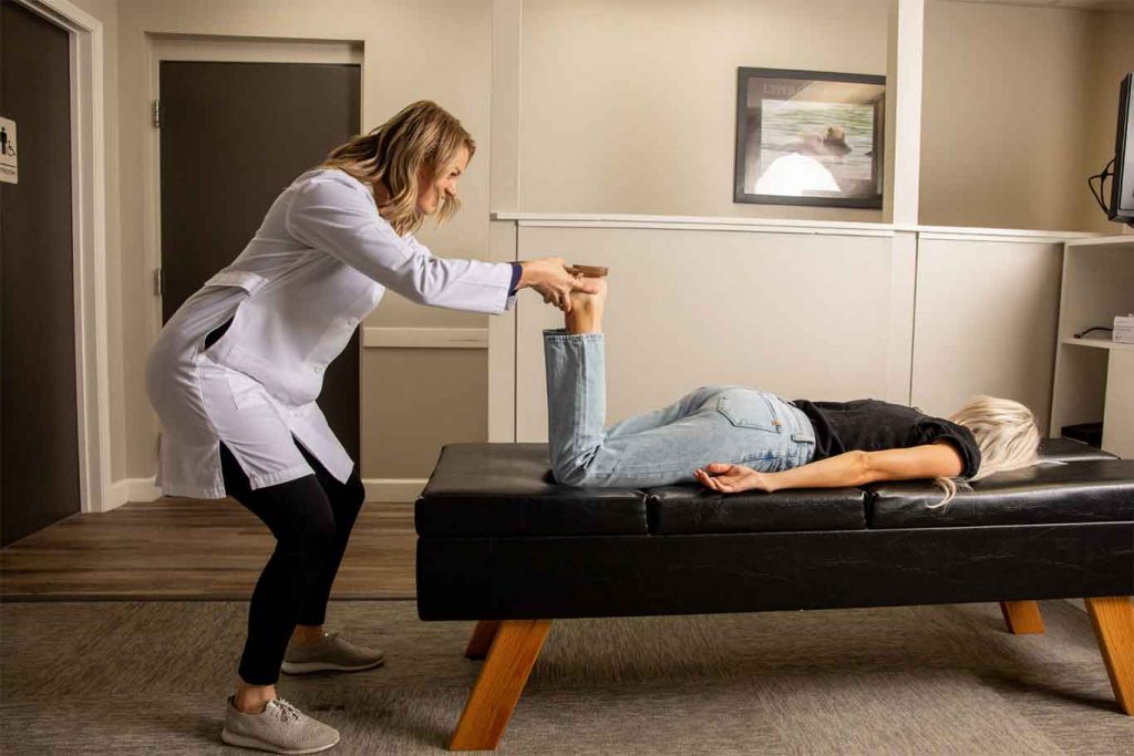 Chiropractor for Sciatica Treatment 